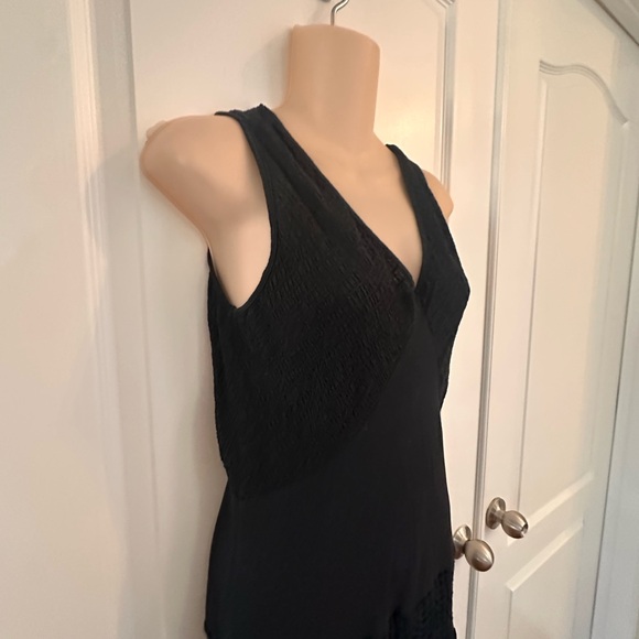 V Cristina maxi dress featuring a deep V-neckline and crochet lace detailing - Picture 6 of 9